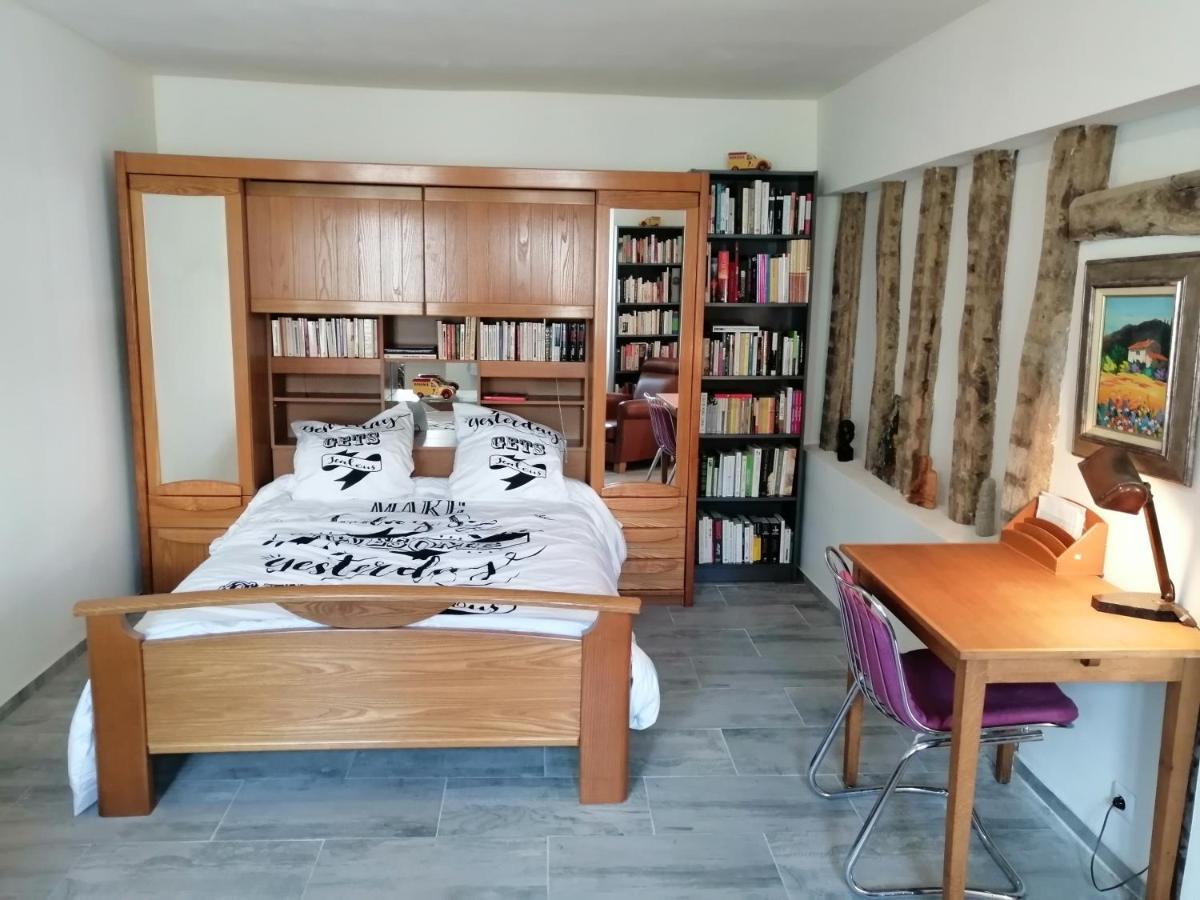 Logement entier f Courtenay  Extérieur photo