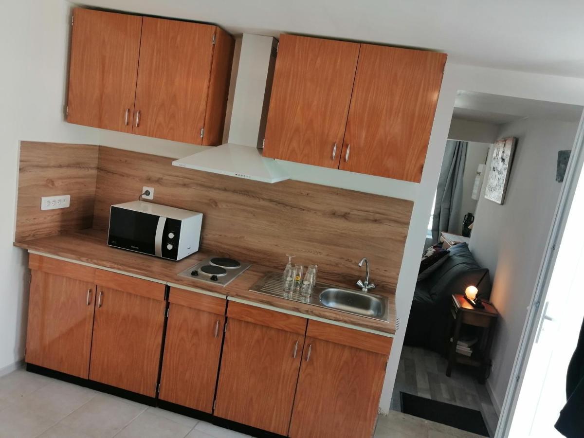 Logement entier f Courtenay  Extérieur photo